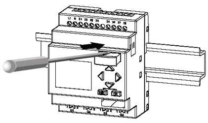 Извлечение карты памяти и аккумулятора